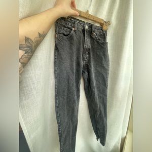 3 for $15 🦋 Like New Zara BlackHi Rise Jeans Size 2 (size down, snug fit)
